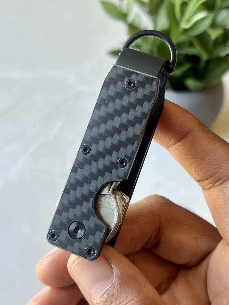Organizador de llaves, llavero Plegable minimalista, Capacidad de 6 llaves / Color Fibra de Carbono