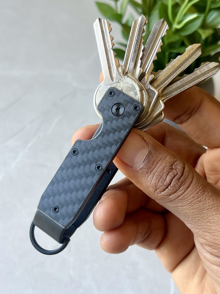 Organizador de llaves, llavero Plegable minimalista, Capacidad de 6 llaves / Color Fibra de Carbono