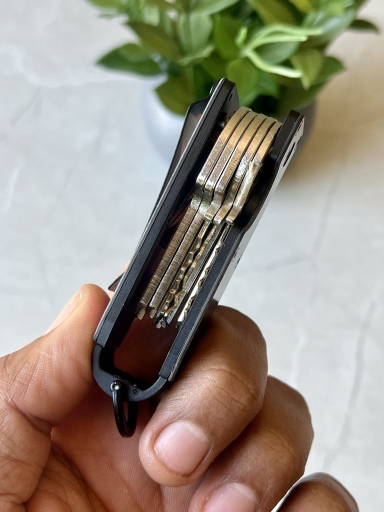Organizador de llaves, llavero Plegable minimalista, Capacidad de 6 llaves / Color Fibra de Carbono